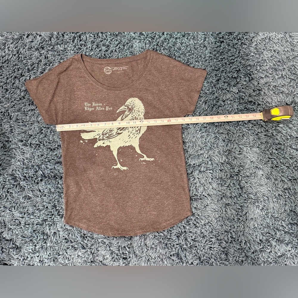 Out Of Print The Raven Gray T-Shirt with Edgar Allan Poe Raven Print Size Small - Picture 2 of 12